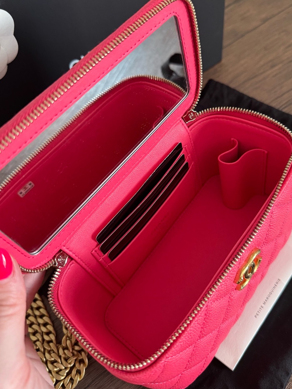 NEW CHANEL Caviar Quilted Leather Heart Crush Vanity Bag - Picture 4 of 8